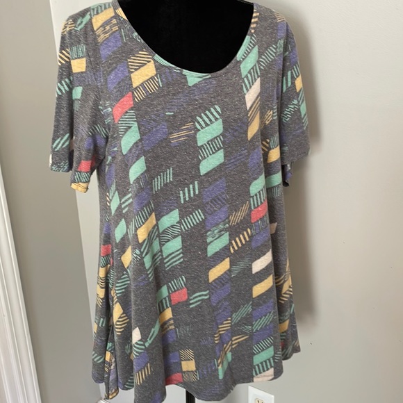 LulaRoe Perfect T - Picture 1 of 5